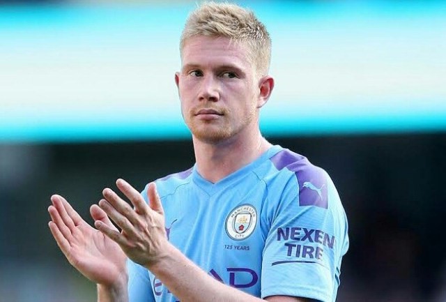 詹姆斯高空接力扣篮，点燃全场