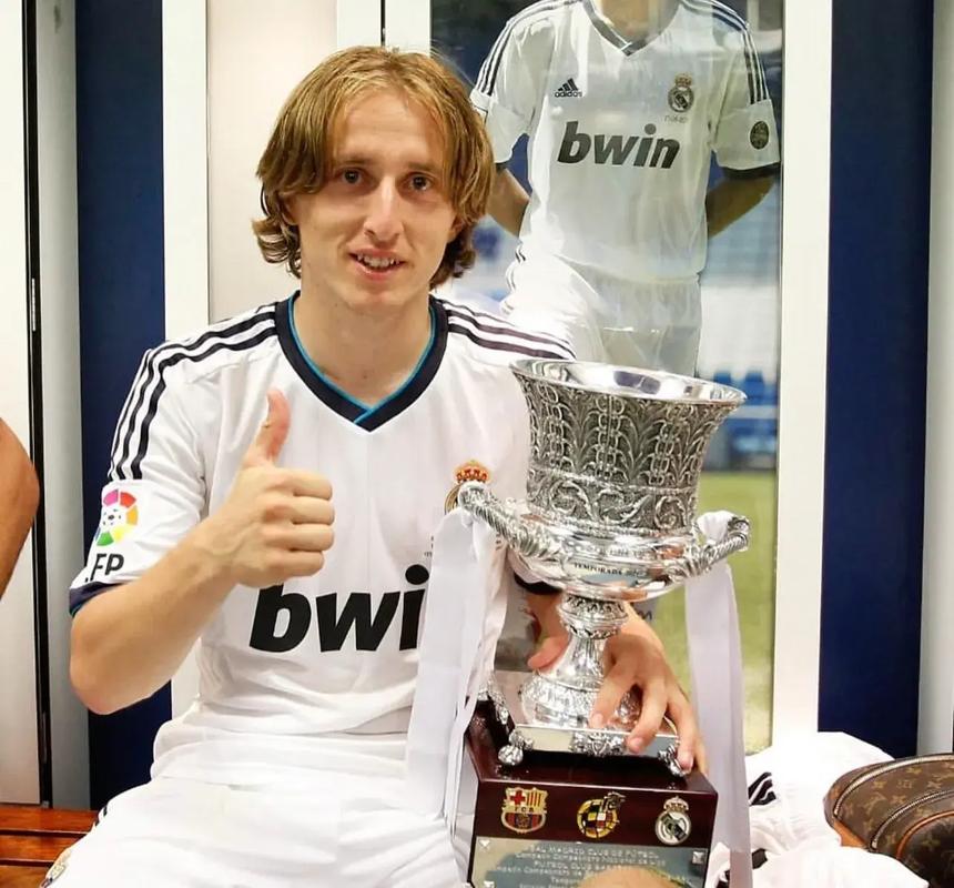 惊天反转！主裁赛后向埃格努道歉，黄牌原因竟是这？