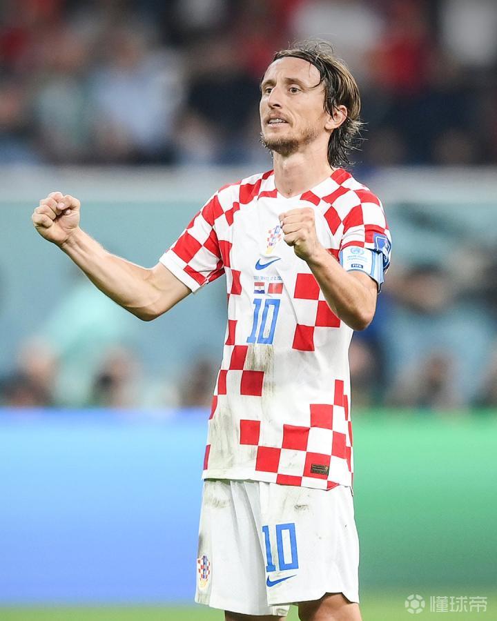 老队友见面，埃泽和奥利塞赛后交换了球衣